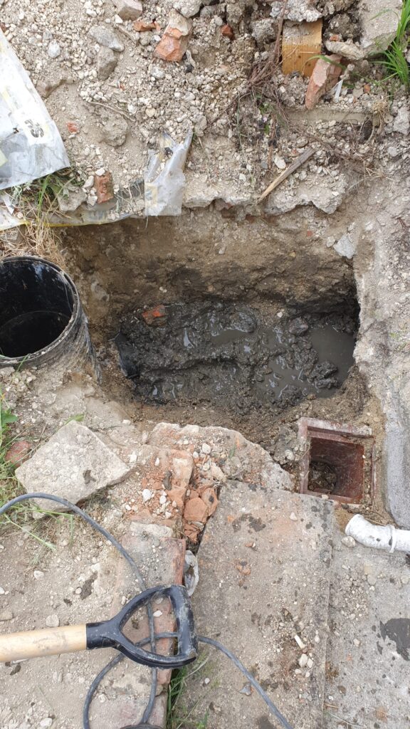 Clearing Blocked Manhole: Expert Guide and FAQs - Avonmouth Plumbing
